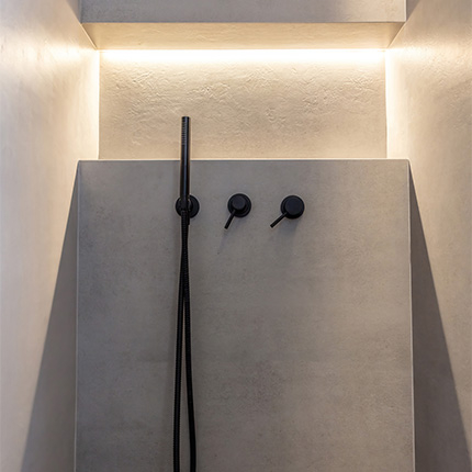 Jak upevnit LED pásky do koupelny: praktické tipy pro instalaci ve vlhkém prostředí