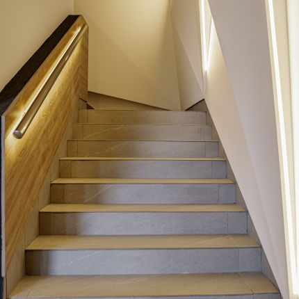 Jak na osvětlení chodby? Zkombinujte moderní design s praktičností