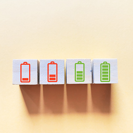 Záruční doba vs. životnost akumulátoru: Proč to (nejen) u nouzového osvětlení není totéž