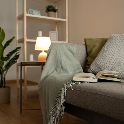 Jak si nasvítit čtecí koutek, aby byl pohodlný a neunavoval oči