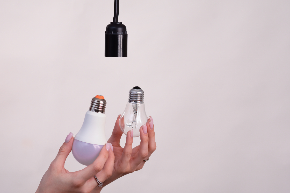Srovnání LED žárovky a wolframové žárovky