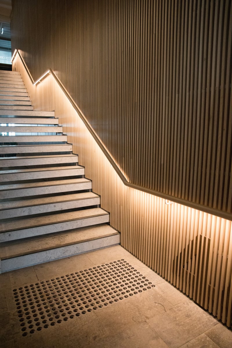 Osvětlení schodiště pomocí LED světel